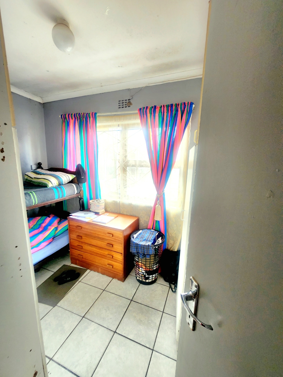 2 Bedroom Property for Sale in Peerless Park West Western Cape